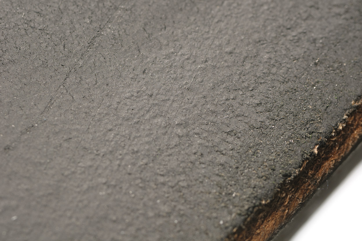 obtahovací kůže s hrubou silichromovou brusnou pastou - detail